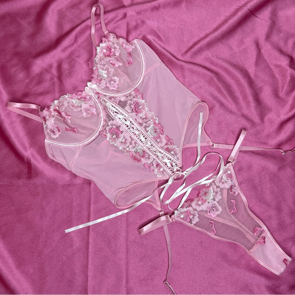 SOLD ON DEPOP💖Pink Floral Corset Top Lingerie Set💖